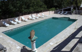 Hotels in Lauris